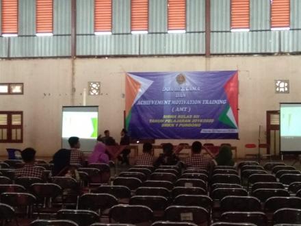 SMK PUNDONG MENGADAKAN DOA BERSAMA DAN ACHIEVEMENT MOTIVATION TRAINING ( AMT ) DIADAKAN DI GOR SRIHA